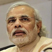 வாரணாசியில் மோடி, கெஜ்ரிவாலை எதிர்த்து திருநங்கை போட்டி!