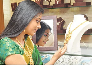 சடசடவென சரியும் தங்கம்... இதுதான் வாங்குவதற்குரிய தருணம்!