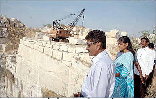 மிஸ்டர் கழுகு: சகாயத்தை முடக்கும் தமிழக அரசு?