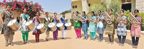 இது கல்லூரி பேண்ட்!