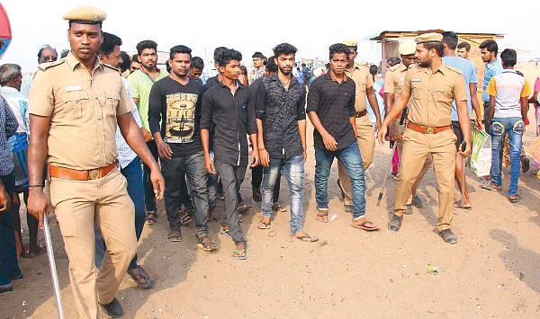 “பேய்தான் வெளிச்சத்தைக் கண்டு அஞ்சும்!”