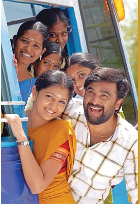 விரட்டி விரட்டிக் காதலிக்கிறேன்!
