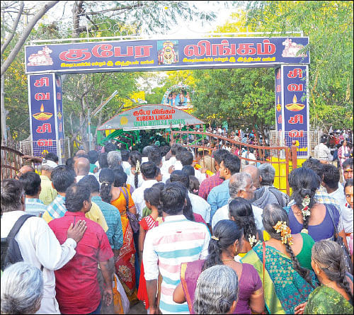 “அஷ்டலிங்க பூஜை செய்யும் உரிமை எங்களுக்கே!” - சிவனடியார் Vs சிவாச்சாரியார்