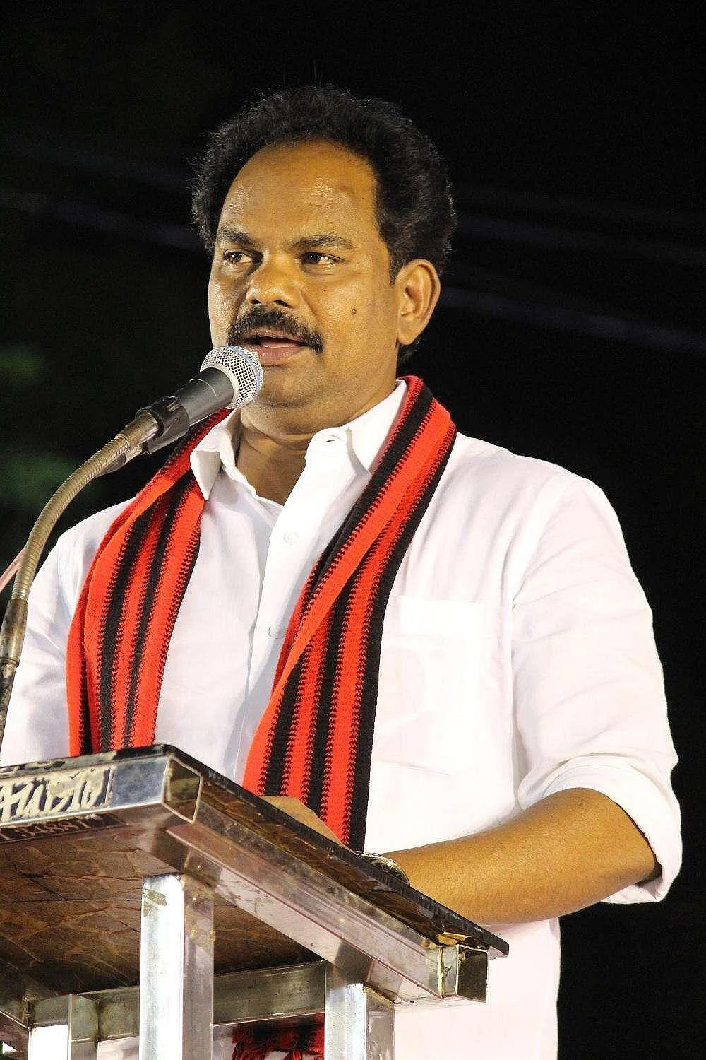 "உங்கள் கறுப்புத் துண்டைக் கொடுங்கள்!" - வைகோவிடம் நெகிழ்ந்த மம்தா!