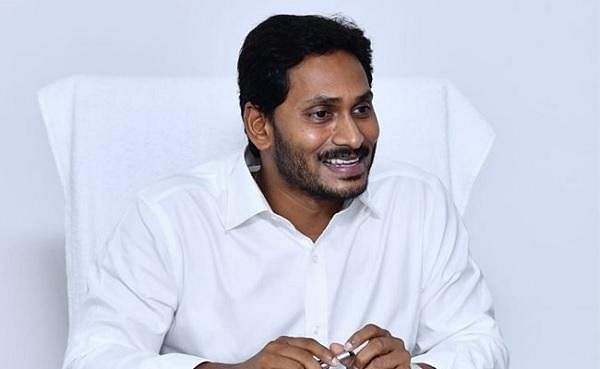 ‘6 நாள்களாக முடியாததை 6 நிமிடங்களில் முடித்துவிட்டார்’- மாணவர்களை நெகிழவைத்த ஜெகன்மோகன் ரெட்டி