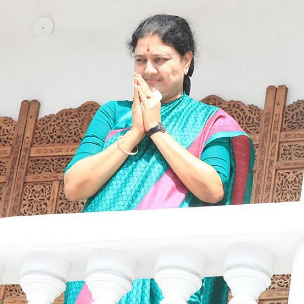 `வலி வரும்போதுதான் மற்றவர்களுக்குப் புரிகிறது!' - சசிகலாவை முன்னிறுத்தும் அ.தி.மு.க எம்.எல்.ஏ-க்கள்