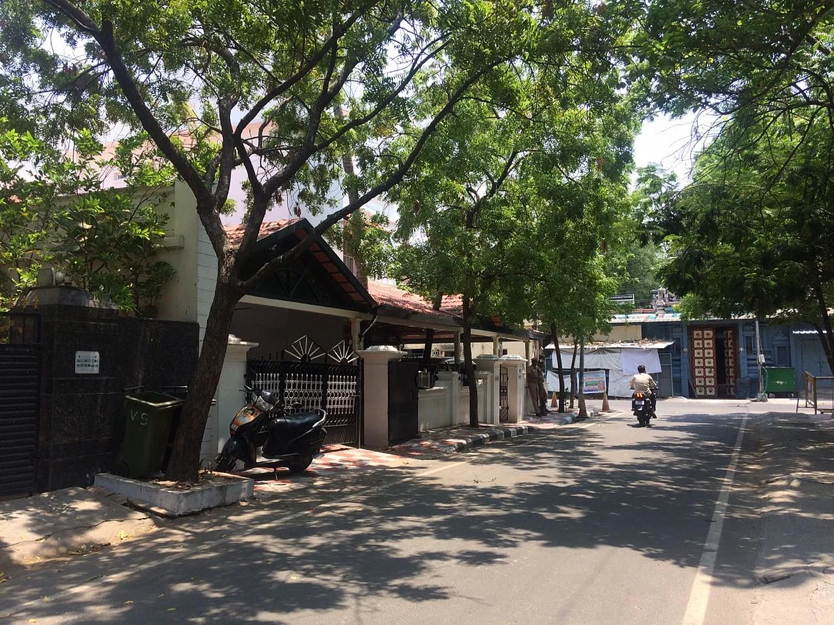 `அமைதியில் கோபாலபுரம்!' - ஏக்கத்தோடு வந்துசெல்லும் தொண்டர்கள்