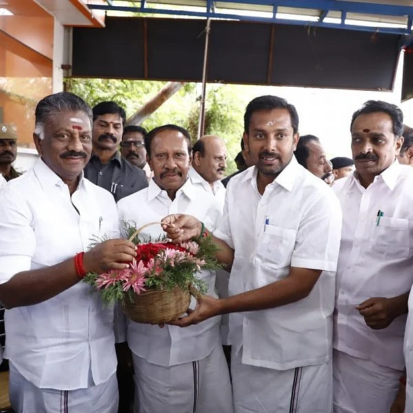 அரவக்குறிச்சி இடைத்தேர்தல்: தம்பிதுரை ஓரம்கட்டப்பட்டது ஏன்?
