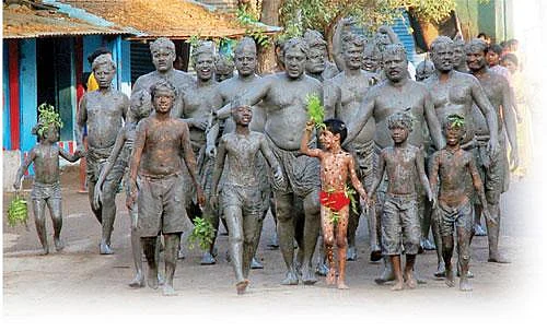 உடல் சூட்டைப் போக்கும்... சரும பாதிப்புகளைத் தடுக்கும் 'மண் குளியல்' சிகிச்சை!