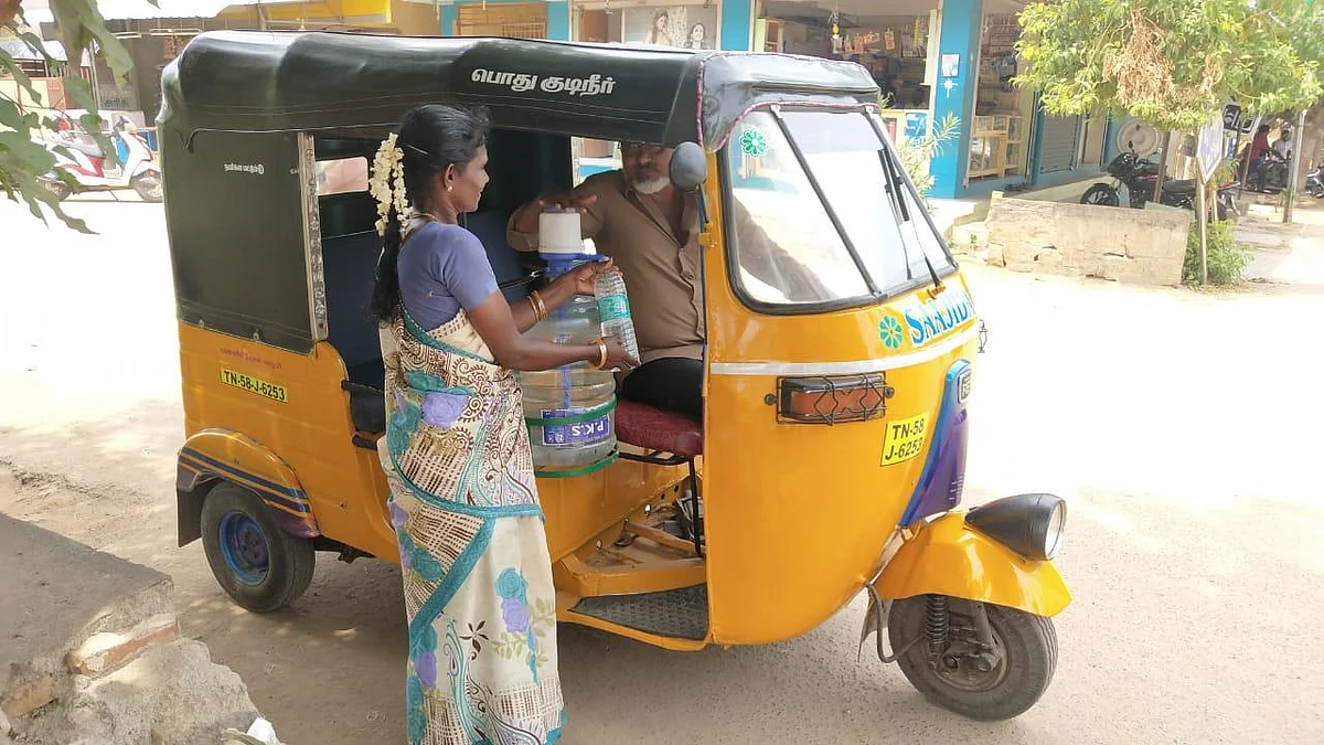 `திடீர்னு அந்த நேரத்துல..!' - ஆட்டோ டிரைவரின் 3 ஆண்டுகளாக நடமாடும் தண்ணீர் சேவை #WhereisMyWater