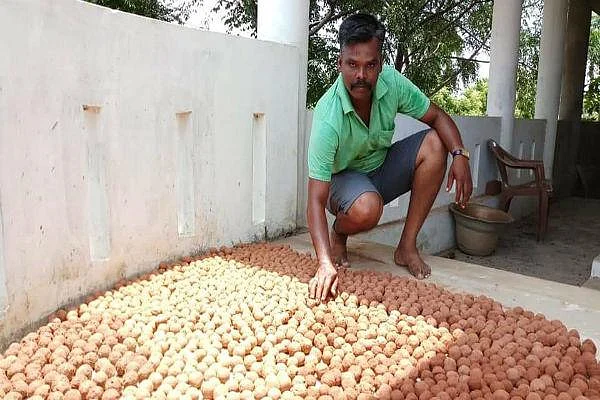 `விதைப்பந்துகள் மட்டுமல்ல... 1 கோடி மரக்கன்றுகள் நடப்போறேன்!' - கடலூர் இளைஞரின் அசத்தல் முயற்சி
