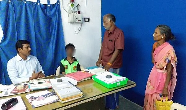 `சொத்துக்காக என் மகனுக்கு ஹெச்.ஐ.வி. ரத்தத்தை செலுத்திட்டாங்க!'-தி.மலை கலெக்டரிடம் தந்தை கண்ணீர்