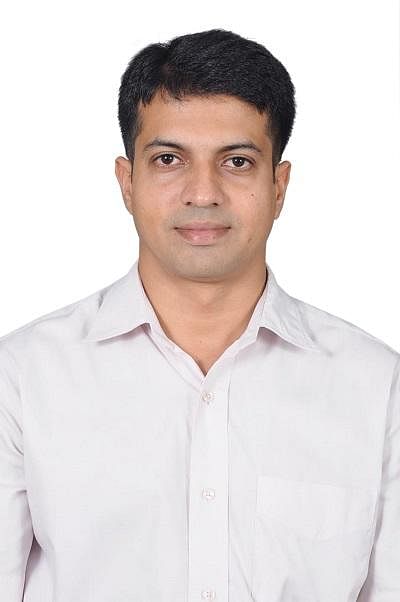 வெளிநாட்டில் மருத்துவப் படிப்பு... சாதக பாதகங்கள் மற்றும் அனுபவங்களைப் பகிரும் மருத்துவர் ராஜேஷ் கண்ணா #LetsLearn