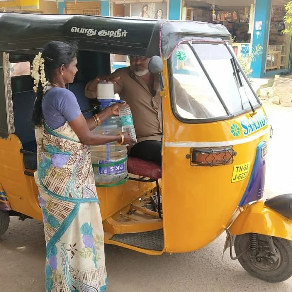 `திடீர்னு அந்த நேரத்துல..!' - ஆட்டோ டிரைவரின் 3 ஆண்டுகளாக நடமாடும் தண்ணீர் சேவை #WhereisMyWater