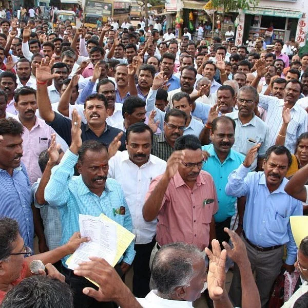 அரசு ஊழியர்கள்
