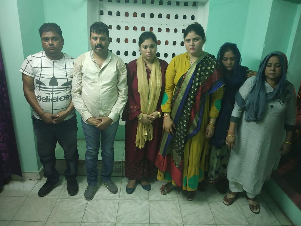 `சிசிடிவி கேமராவா, `டோன்ட்வொரி ஜி!'- போலீஸை அதிர வைத்த டெல்லிப் பெண்களின் வாக்குமூலம்
