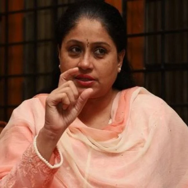 ``எங்களுக்கு வழி விடுங்கள்; இல்லையேல் இடையூறு செய்யாதீர்கள்!" - விஜயசாந்தி