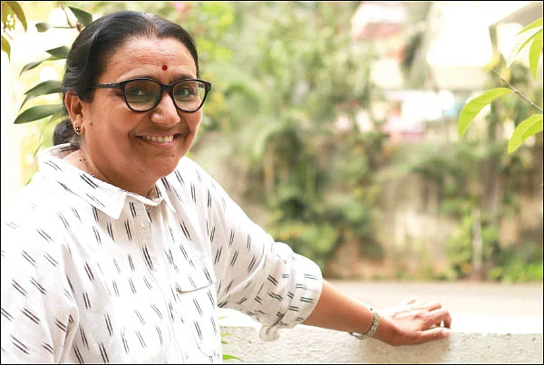 வாழ்நாள் முழுக்க கோபமேபட்டதில்லை அந்த மனுஷி! - சாந்தா தியாகராஜன்