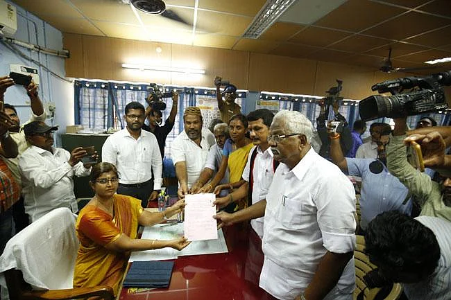 ``செந்தில் பாலாஜி எங்களை மதிப்பதே இல்லை!'' அரவக்குறிச்சியில் கூட்டணிக் கட்சியினர் புலம்பல்!