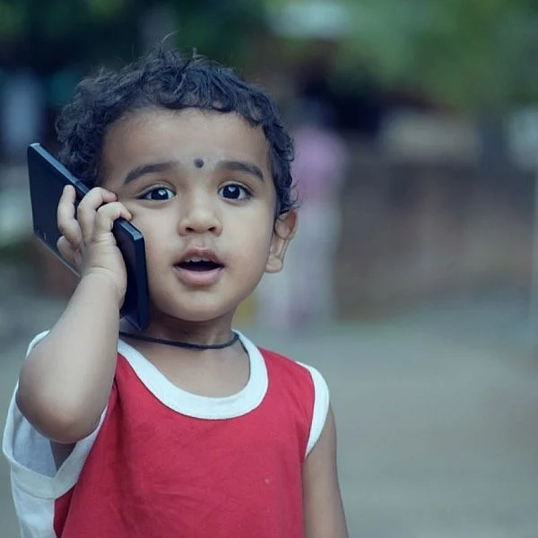 ஸ்மார்ட்போன் உங்கள் குழந்தையின் தூக்கத்தைப் பாதிக்குமா? மருத்துவ விளக்கம் #ChildCare