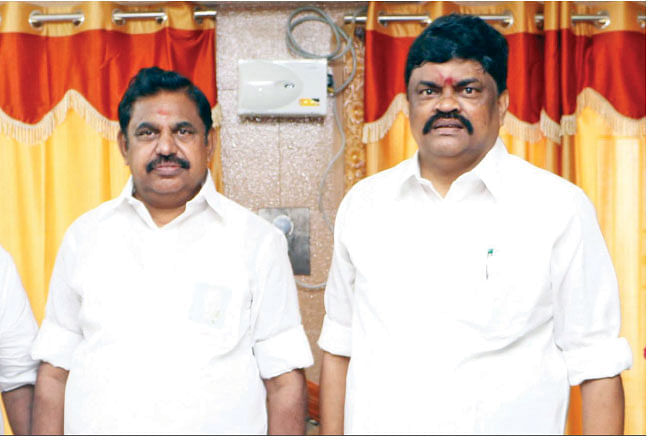 மிஸ்டர் கழுகு: கொந்தளித்த ராஜேந்திரபாலாஜி... கொளுத்திப்போட்ட தமிழிசை - எடப்பாடி பலே ஏற்பாடு