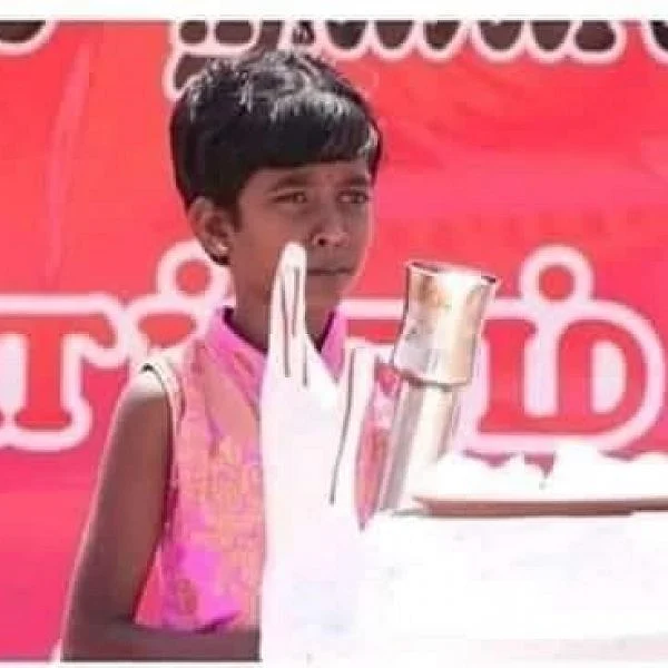 முள்ளிவாய்க்கால் அஞ்சலி நிகழ்ச்சியில் தீபம் ஏற்றிய இந்தச் சிறுமி யார் தெரியுமா?