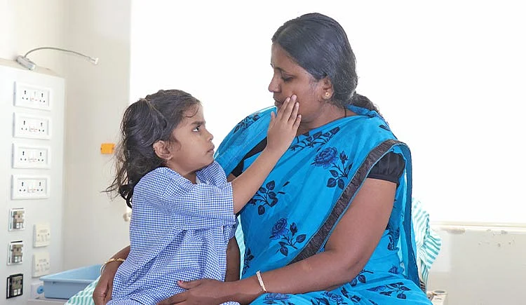 "கண்முன்னே மகள் இறப்பதைப் பார்க்க முடியாது" #SaveInchara