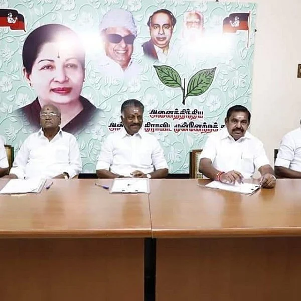 ஒற்றைத் தலைமை சர்ச்சை