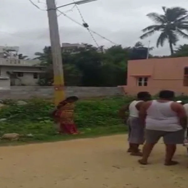 `அவளைக் கட்டிவைத்து அடிங்க' - கடனைச் செலுத்தாத பெண்ணுக்கு நேர்ந்த கந்துவட்டிக் கொடுமை! #video