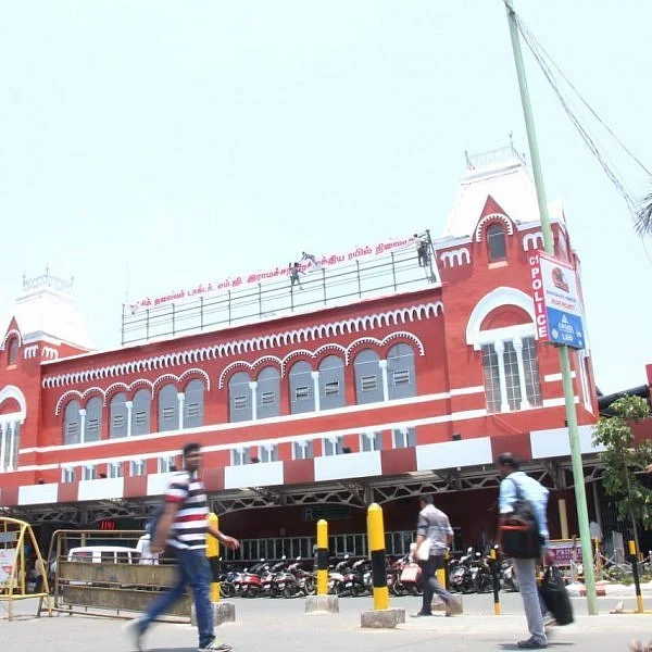 `புரியும் மொழியில் பேசிக்கொள்ளுங்கள்!' - தி.மு.க எதிர்ப்பால் பணிந்த ரயில்வே #SouthernRailway