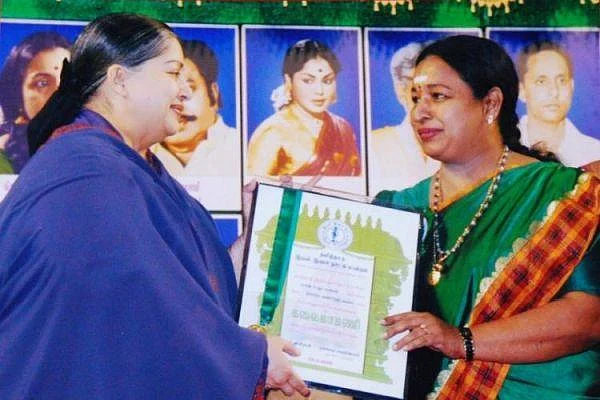 ``ஜெயலலிதாவின் 44% வாக்குகளை 18%ஆக குறைத்ததே எடப்பாடி அரசின் சாதனை!" - சி.ஆர்.சரஸ்வதி