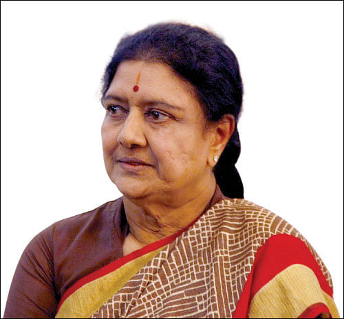 “சின்னம்மா தலைமையில் அ.தி.மு.க!” - சசிகலா ஆதரவாளர்களின் புதுக்கணக்கு!