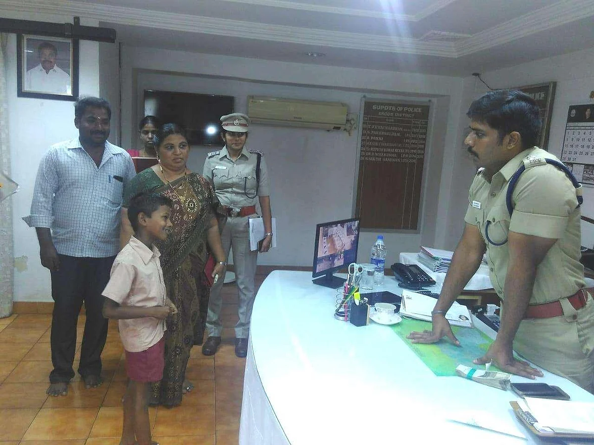 `நேர்மைக்கு கிடைத்த வெகுமதி’ - 2-ம் வகுப்பு பாடப் புத்தகத்தில் இடம் பெற்ற ஈரோடு சிறுவன்!