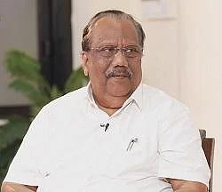 ``தொடக்கத்துல ஆங்கிலம் பேச ரொம்பக் கஷ்டப்பட்டோம்!'' - பிரபல மருத்துவர்களின் ஷேரிங்ஸ் #LetsLearn