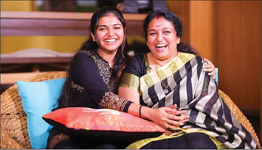 அசத்தல் அம்மா - மகள்: மனசுக்கு நேர்மையா இருந்தால் போதும்!