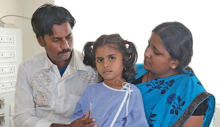 "கண்முன்னே மகள் இறப்பதைப் பார்க்க முடியாது" #SaveInchara