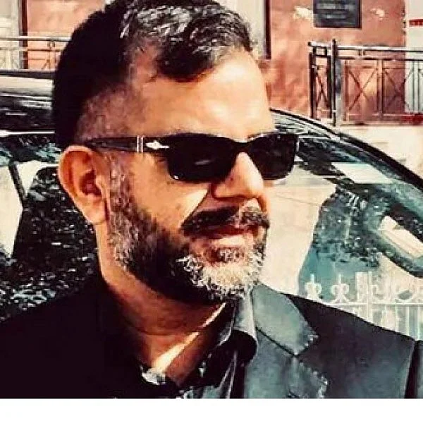 `எதிரி நாடாகத் தெரியவில்லை; உதவும் எண்ணம்தான் தோன்றியது!' - பாகிஸ்தான் மக்களுக்கு உதவிய இந்தியர்