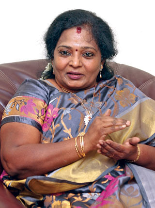 மிஸ்டர் கழுகு: கொந்தளித்த ராஜேந்திரபாலாஜி... கொளுத்திப்போட்ட தமிழிசை - எடப்பாடி பலே ஏற்பாடு