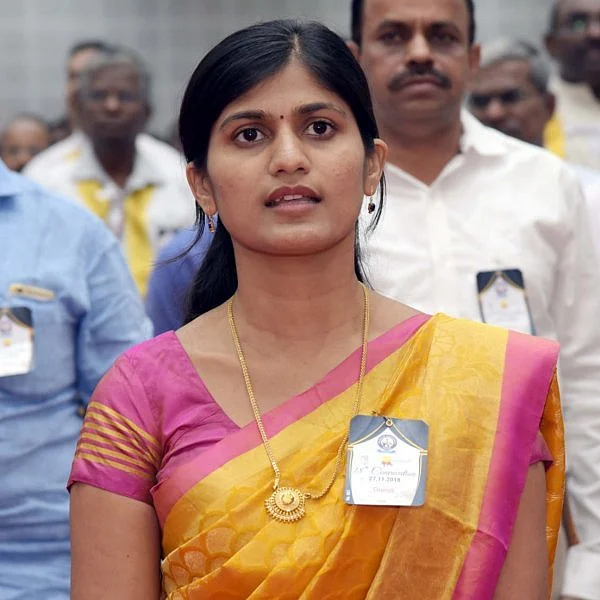 `சால்வையை பரிசாக கொண்டு செல்லுகிறேன்’ - விடைபெற்ற சேலம் கலெக்டர் ரோகிணி!