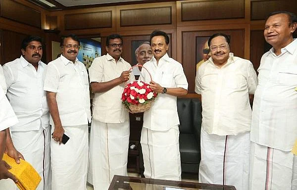 ‘ஜெயலலிதாவோடு அனைத்தும் முடிந்துவிட்டன’ - ஸ்டாலினைச் சந்தித்த தங்க தமிழ்ச்செல்வன்