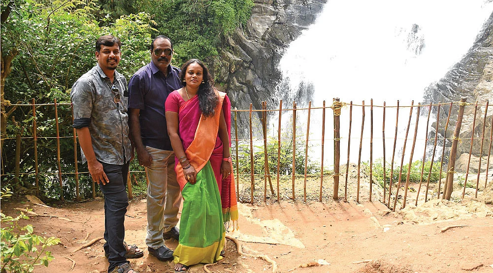 ரீடர்ஸ் கிரேட் எஸ்கேப் / கோவை - காந்தன்பாரா : இவ்விட மூங்கில் அருவி த்ரில்லிங் ஆயிட்டுண்டு!