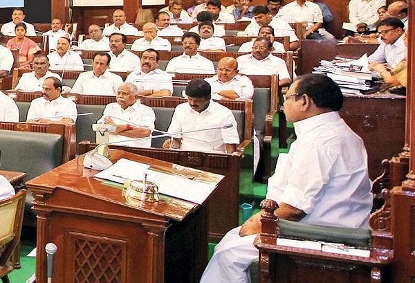 மீண்டும் சர்ச்சையை ஏற்படுத்துமா... சபாநாயகர் மீதான நம்பிக்கையில்லா தீர்மானம்?