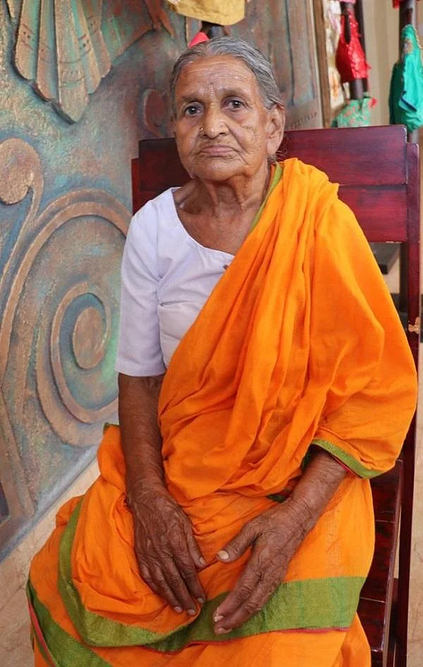 ``முக்கா காலுக்கு ஒரு டிரஸ்ஸை நீட்டுனாங்க... வெக்கமா போச்சு!'' - மாடலிங் பியூட்டி ரெங்கம்மா பாட்டி
