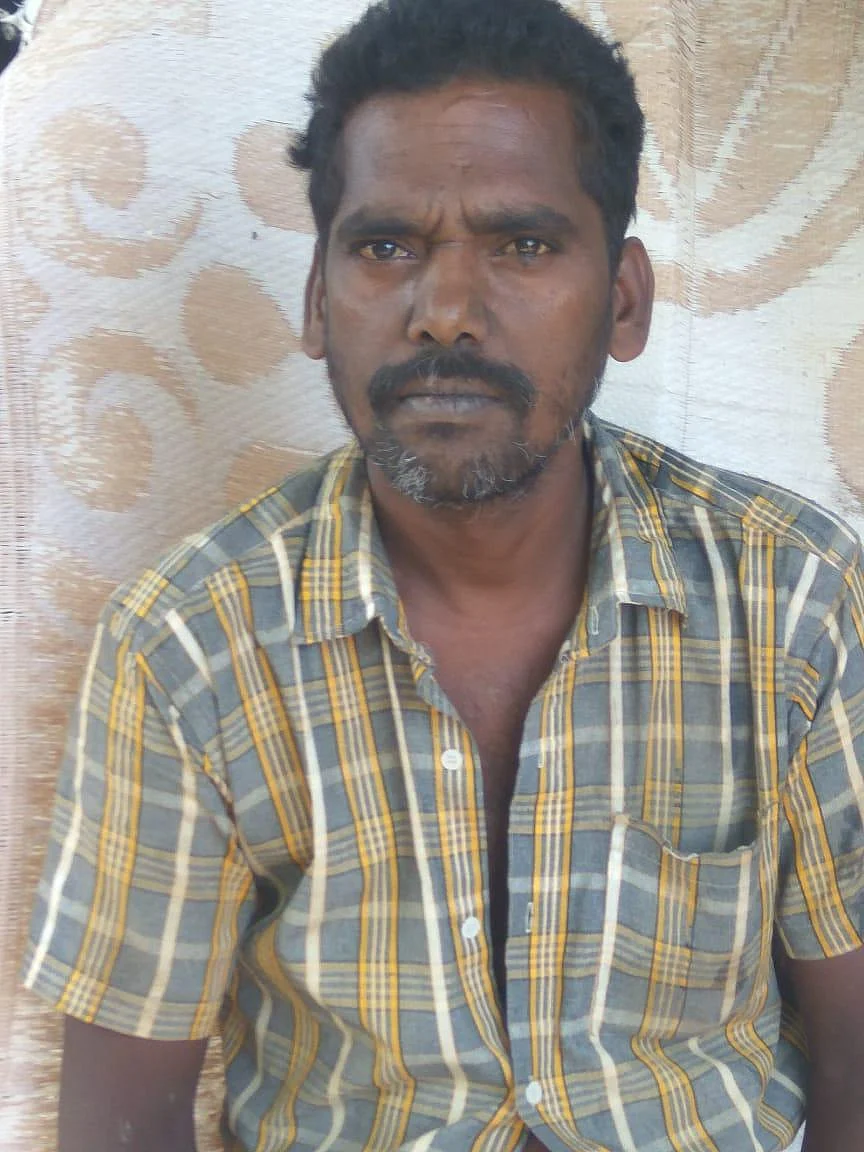 `120 வயசுக்கெல்லாம் லோன் கிடையாதுன்னுட்டாங்க!' - ஆதார் அட்டையால் மிரண்ட 45 வயதுக் கூலித்தொழிலாளி!