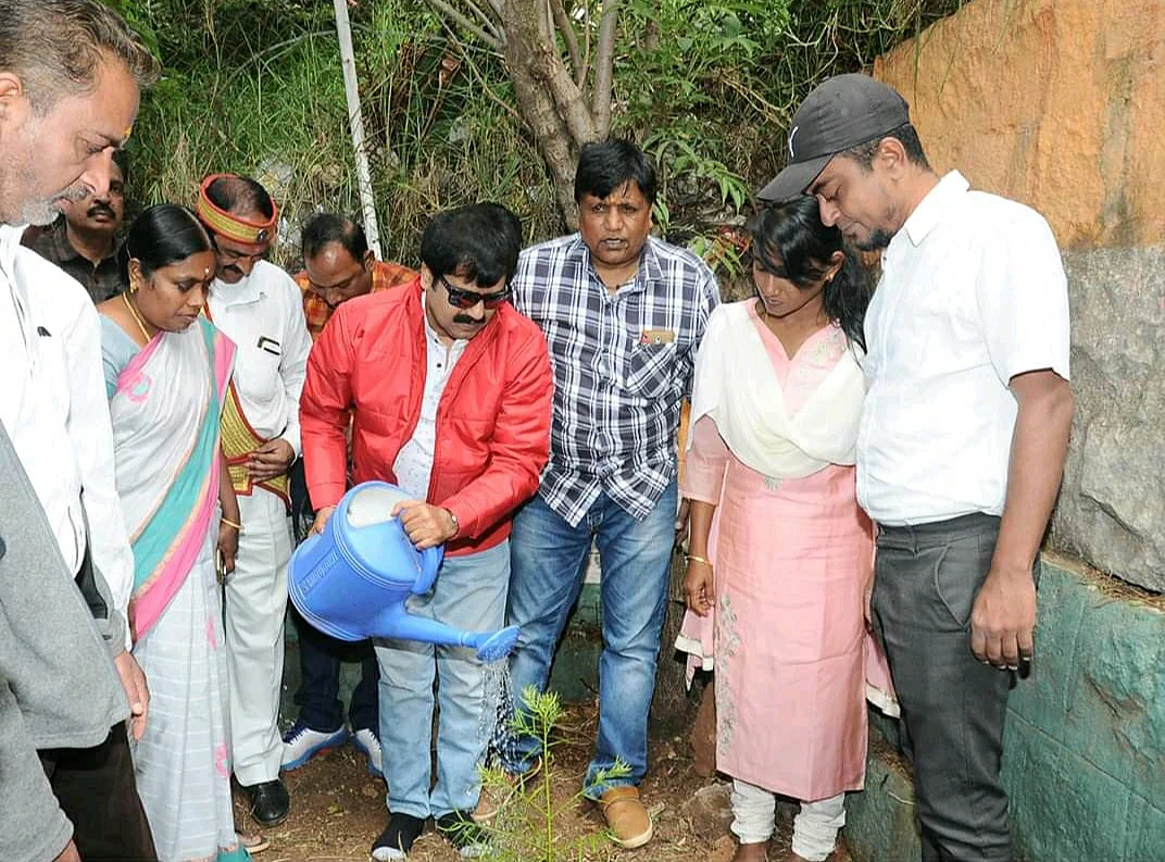 மரம் நடுதல்