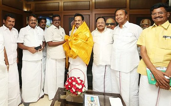 ‘ஜெயலலிதாவோடு அனைத்தும் முடிந்துவிட்டன’ - ஸ்டாலினைச் சந்தித்த தங்க தமிழ்ச்செல்வன்