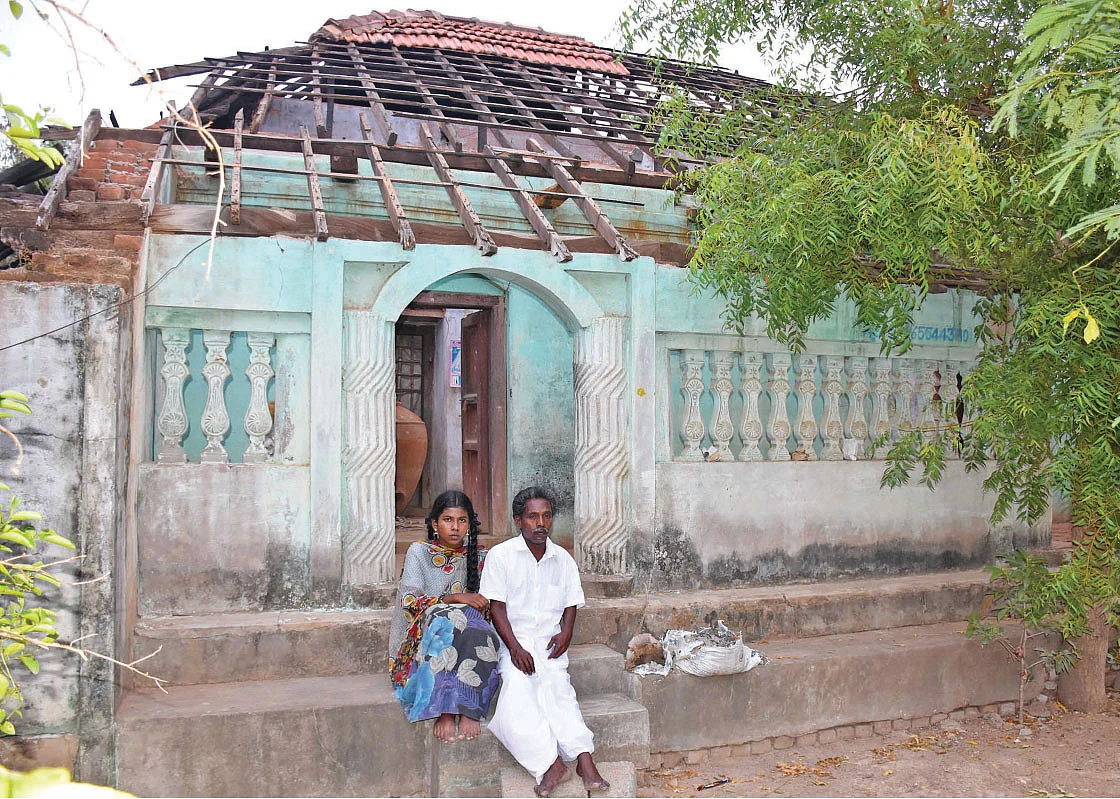 கஜா புயல் பாதித்த வீடு
