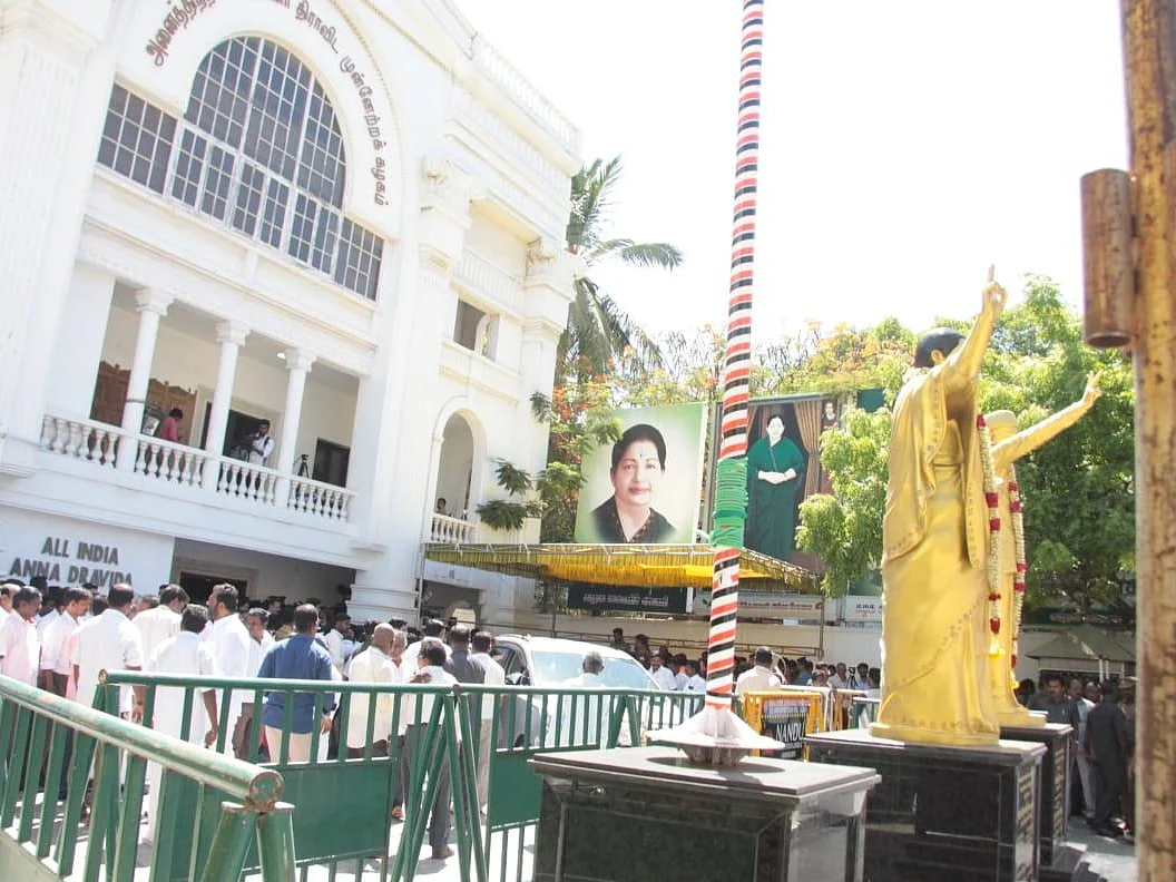 ``அம்மா இருந்தா விடுவாரா?’’ தலைநகரில் தத்தளிக்கும் அதிமுக... காரணம் என்ன?! TNElection2021