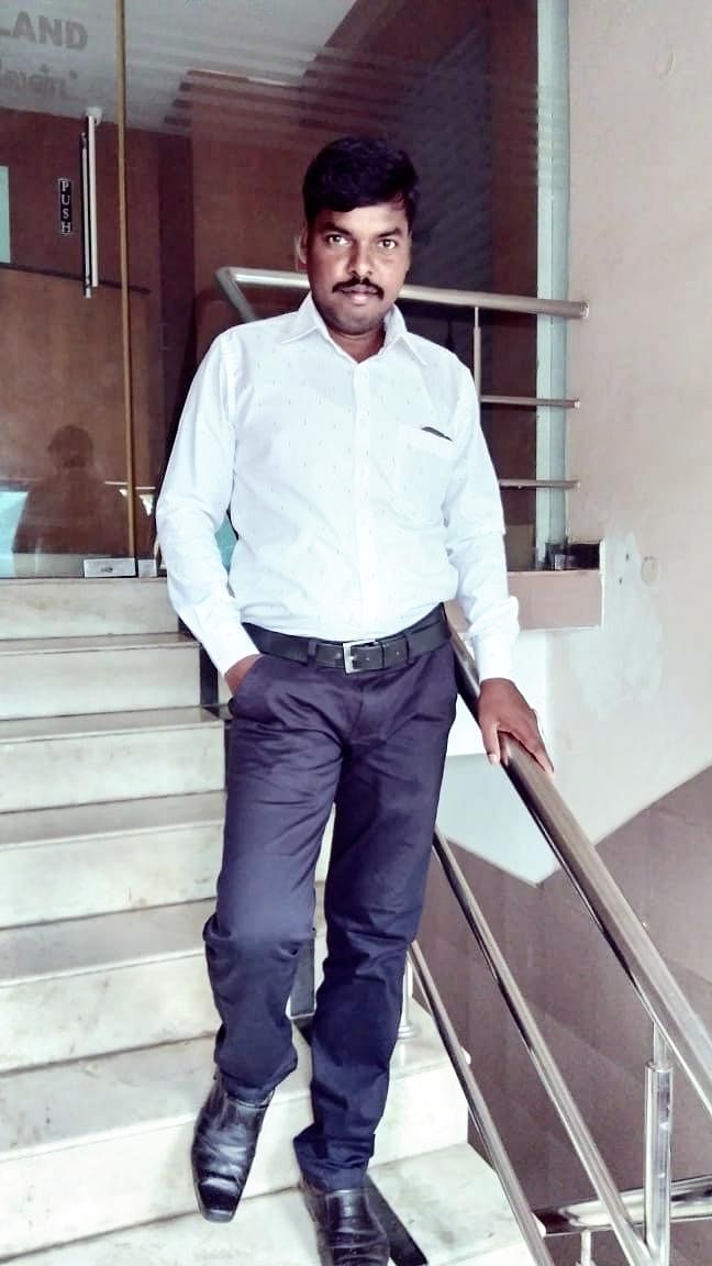 மரண விளிம்பில் அந்த தைரியம் எப்படி வந்தது? - சுனாமியில் நண்பனை மீட்டவரின் கதை #MyVikatan