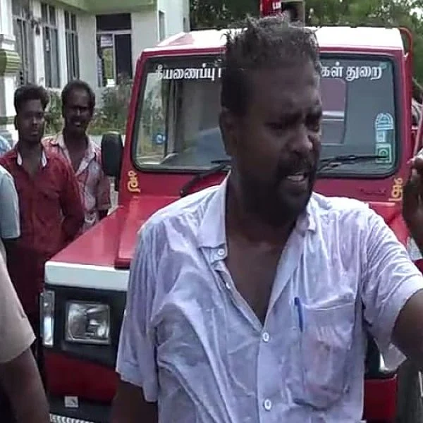 கந்துவட்டிக் கொடுமையால் தீக்குளிக்க முயற்சி - கரூர் மாவட்ட ஆட்சியரகத்தில் பரபரப்பு!